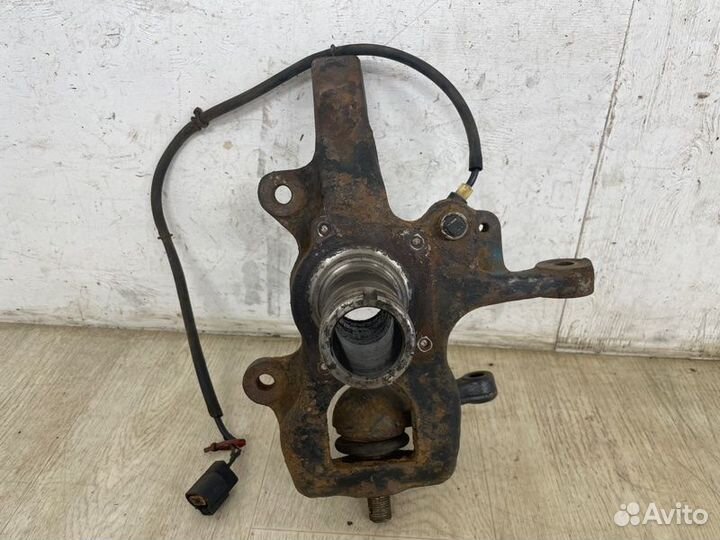 Кулак поворотный передний правый Mitsubishi Pajero