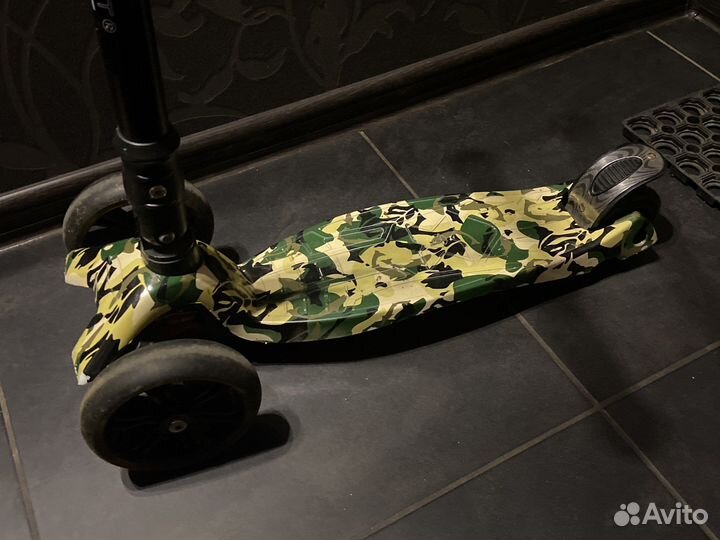 Самокат трехколесный