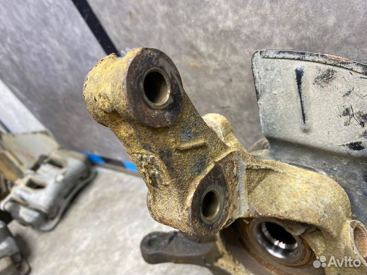 Кулак поворотный передний левый Kia Sorento XM FL