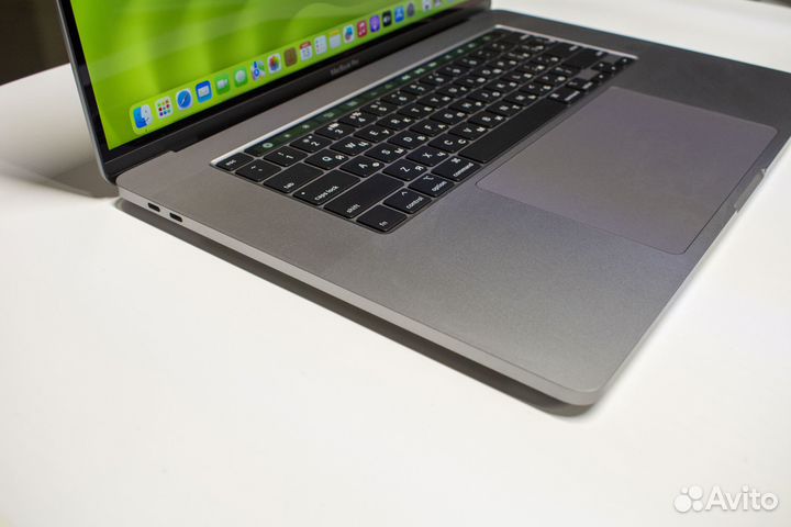 MacBook Pro 16 2019 16gb/512 гб Core i7 как новый