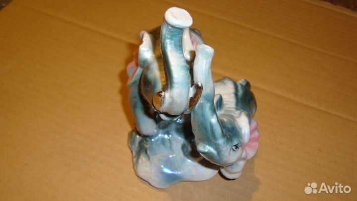 Фарфоровая статуэтка Слоны. Фарфор. Китай