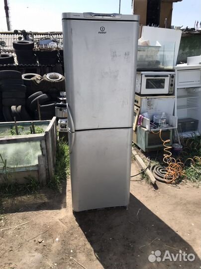 Холодильник Indesit