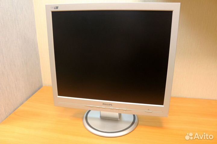ЖК монитор Philips 17