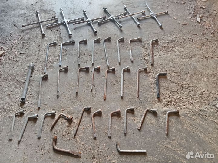 Баллонный ключ колес