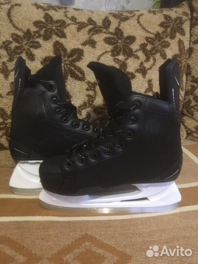 Коньки хоккейные