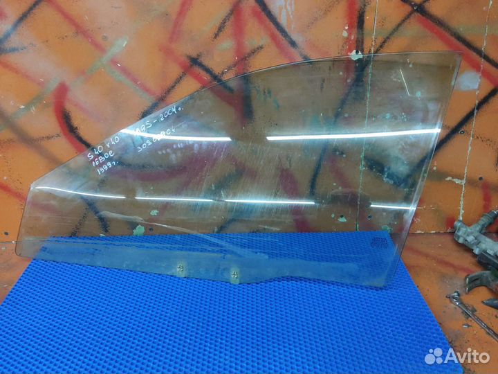Стекло двери переднее левое volvo s40 1 v40