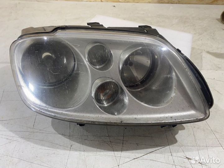 Фара галогеновая правая Volkswagen Touran 1