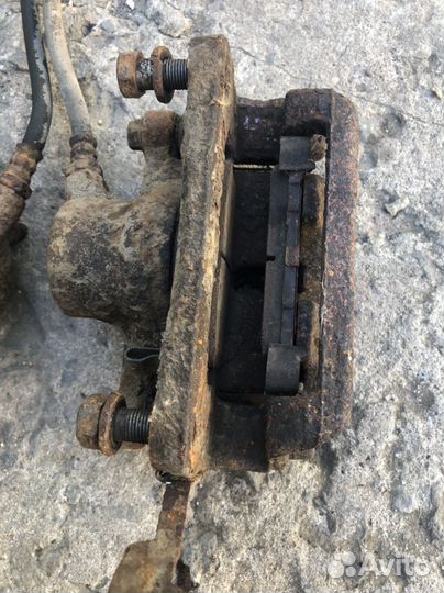 Суппорт задний mitsubishi pajero 2