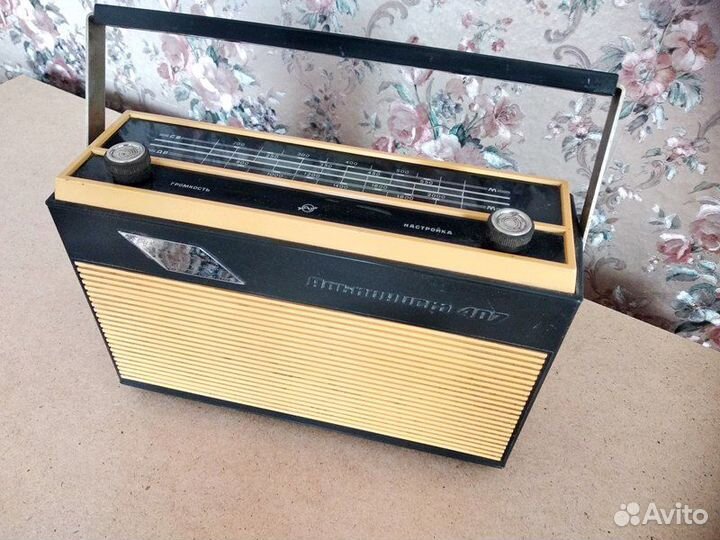 Радиоприемник «Альпинист 407» СССР