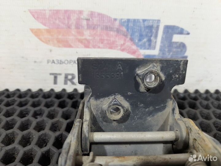 Замок переднего крыла