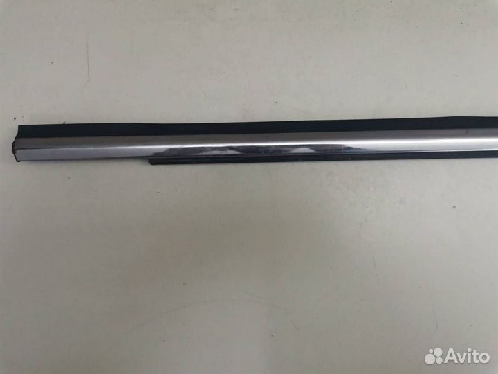 Накладка стекла заднего левого Kia Sportage 3 SL 2