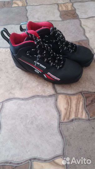 Продаю лыжные ботинки