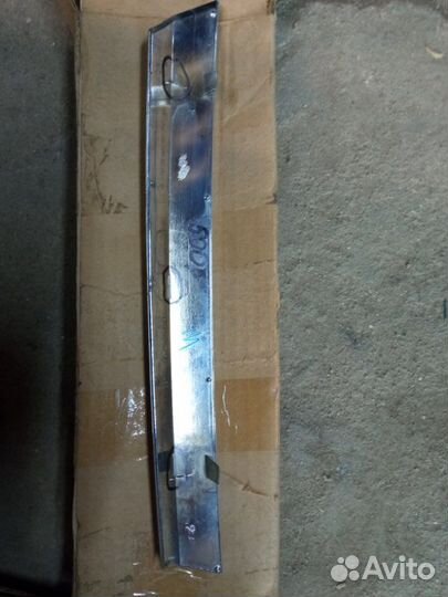 Накладка решетки радиатора правая Mercedes-Benz