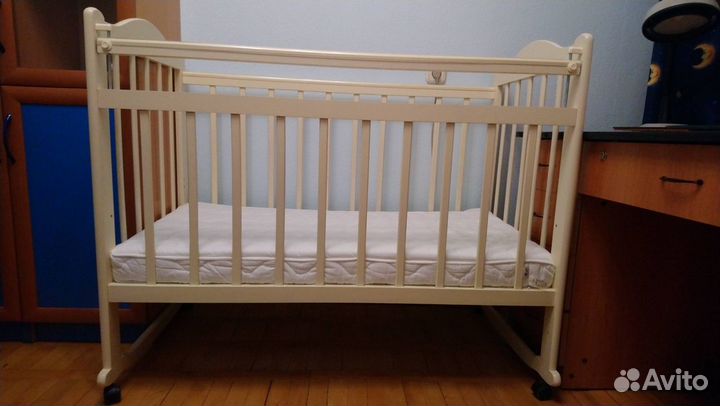 Детская кроватка с матрацем