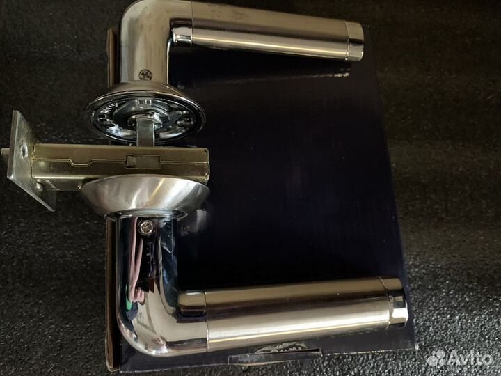 Ручка для межкомнатной двери с защелкой