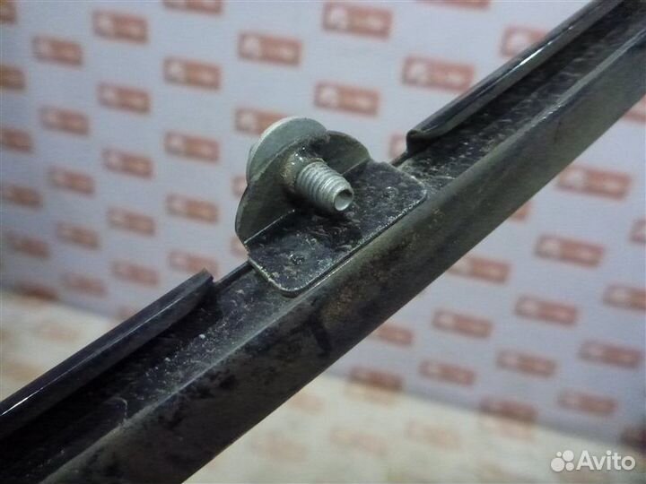 Направляющая стекла задняя левая Lexus Rx400H