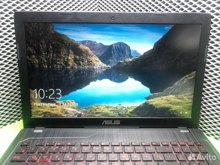 Игровой ноутбук Asus i5-7300/8Gb/240SSD1Tb/GTX1050