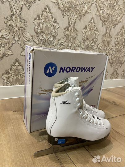 Коньки фигурные 32 размер