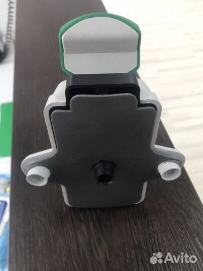 Ручка двери холодильной камеры