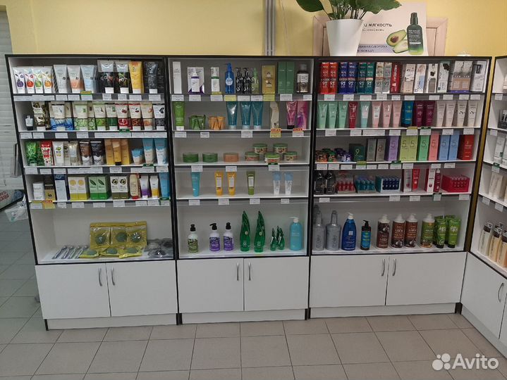 Стеллажи, витрины