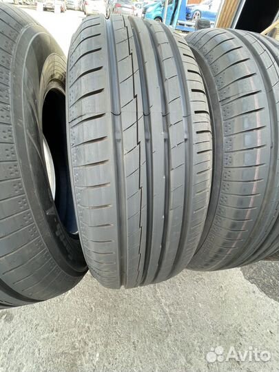 Yokohama BluEarth AE50 215/65 R17 99V