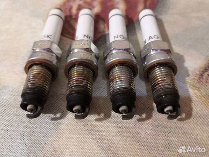 Свеча зажигания VW AG NGK 04E905601B