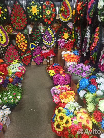 Ритуальные венки и корзины, цветы, ленты