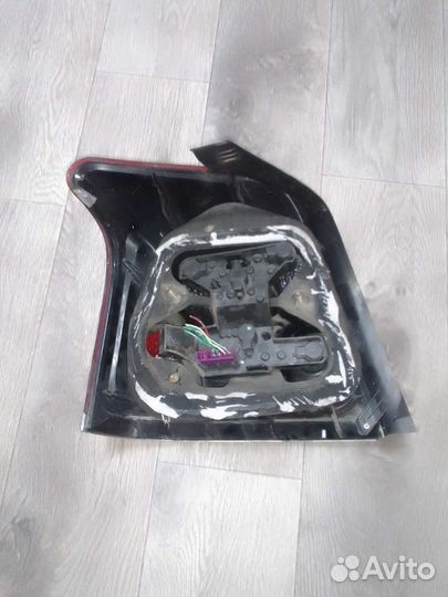 Стоп сигнал Тойота Авенсис