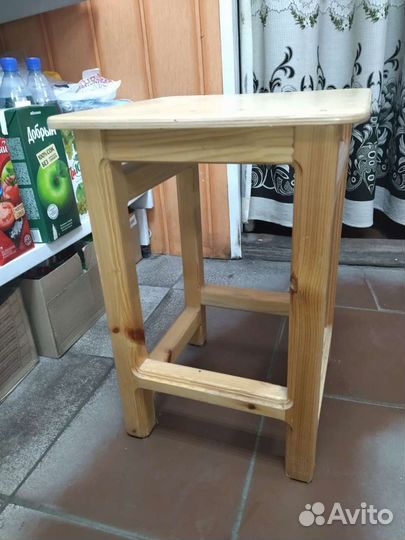 Табурет деревянный