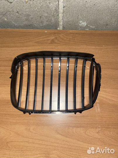 Решетка радиатора ноздря правая Bmw e39
