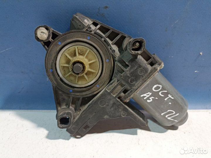 Моторчик стеклоподъемника передний левый Skoda