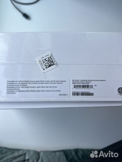 Коробка от Airpods max синих