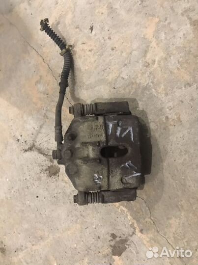 Суппорт передний левый Freelander 1