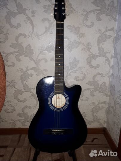Продам акустическую гитару