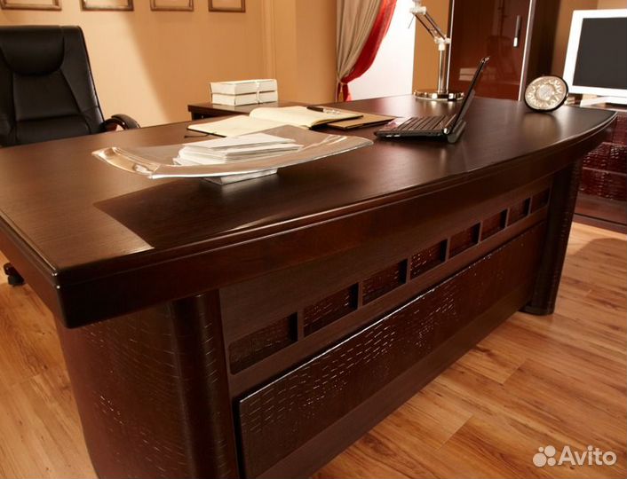 Кабинет для руководителя. Кресло в подарок