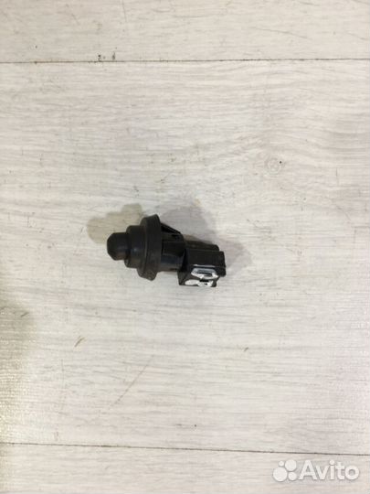 Концевик двери renault duster 2.0 4wd мт