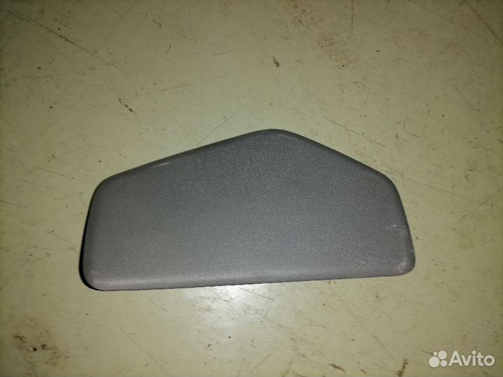 Накладку на торпеду MR402491 Mitsubishi Pajero III