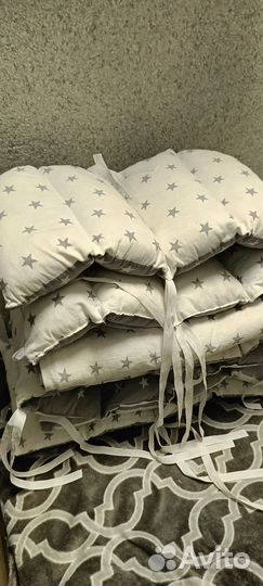 Бортики в кроватку с одеялом