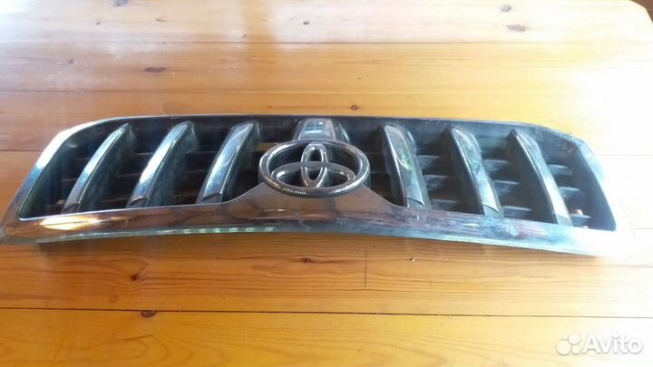 Решетка радиатора Тойота Лэнд Крузер Прадо 120