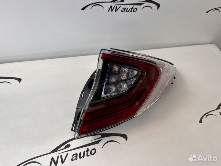 Toyota C-HR фонарь правый угловой LED 16-19