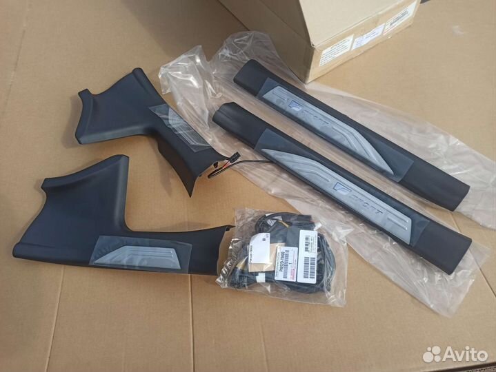 Светодиодные накладки порогов тюнинг Lexus NX 2023