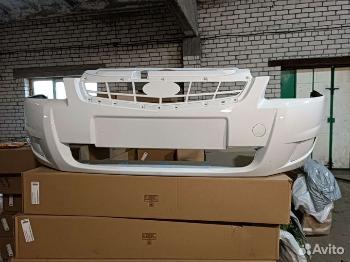 Бампер priora передний белый (белое облако)