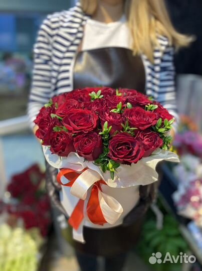 Коробка с розами, цветы в шляпной коробке