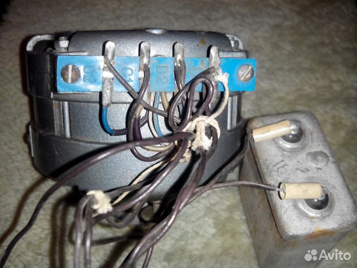 Электродвигатель от катушечного магнитофона