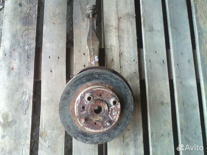 Кулак со ступицей левый Honda Prelude IV