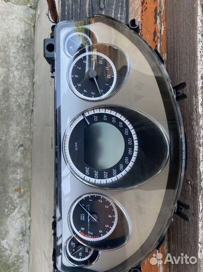 Приборная панель w212 (не цветная)