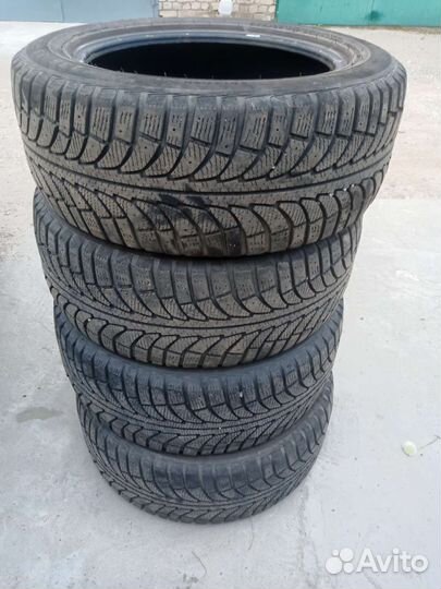 GT Radial Champiro IcePro 235/55 R17