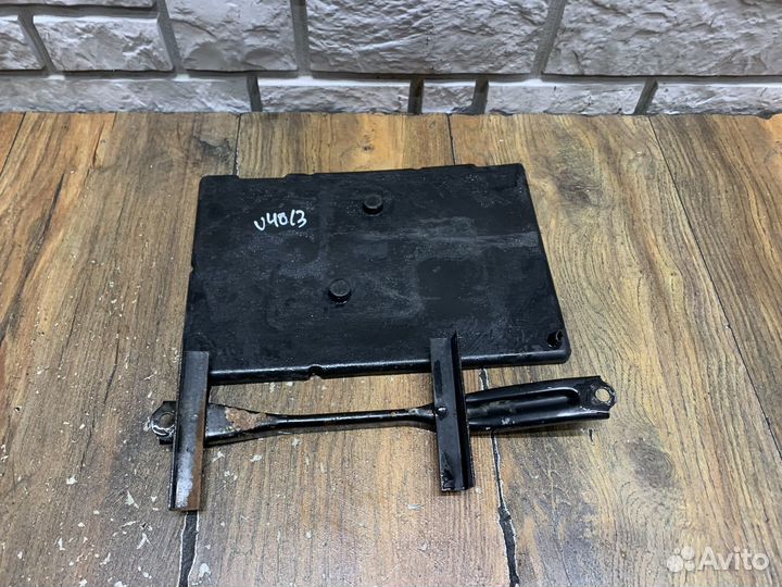 Toyota Camry V40 Крепление акб