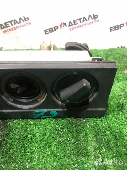 Блок управления отопителем Audi 80 B3 седан 1.8 RU