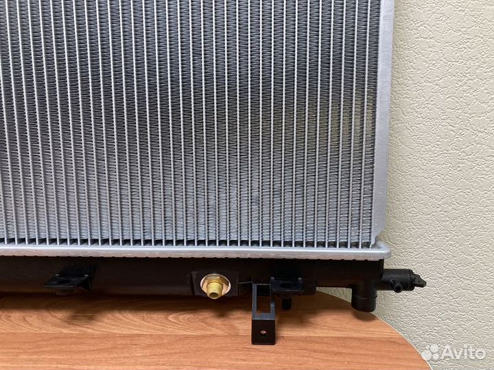 Радиатор охлаждения Субару Легаси B4